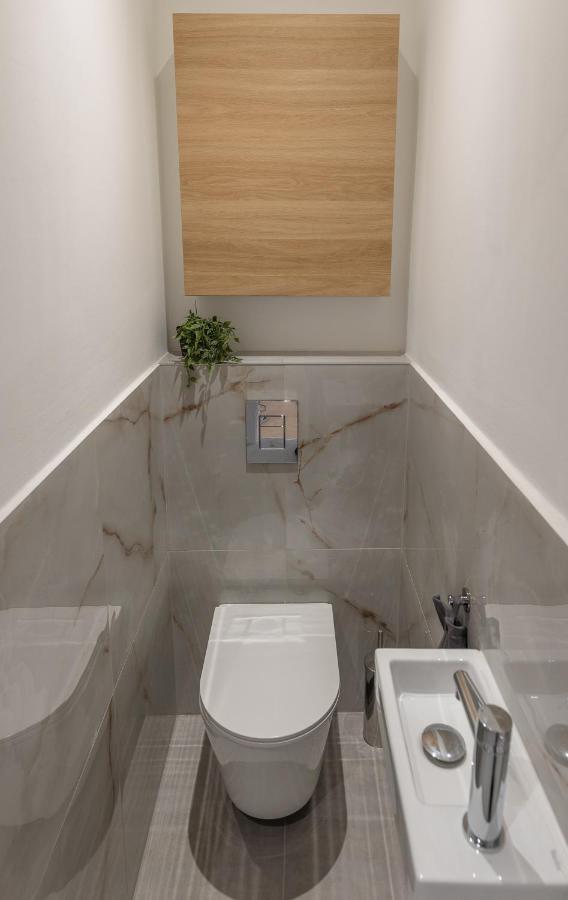 Gems Of - Emerald Apartment *
