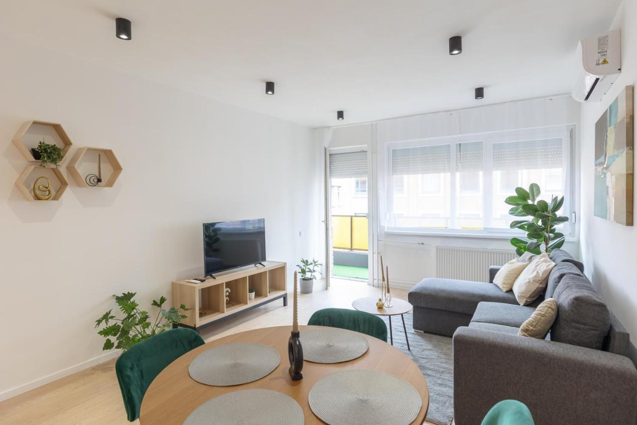 Gems Of - Emerald Apartment *