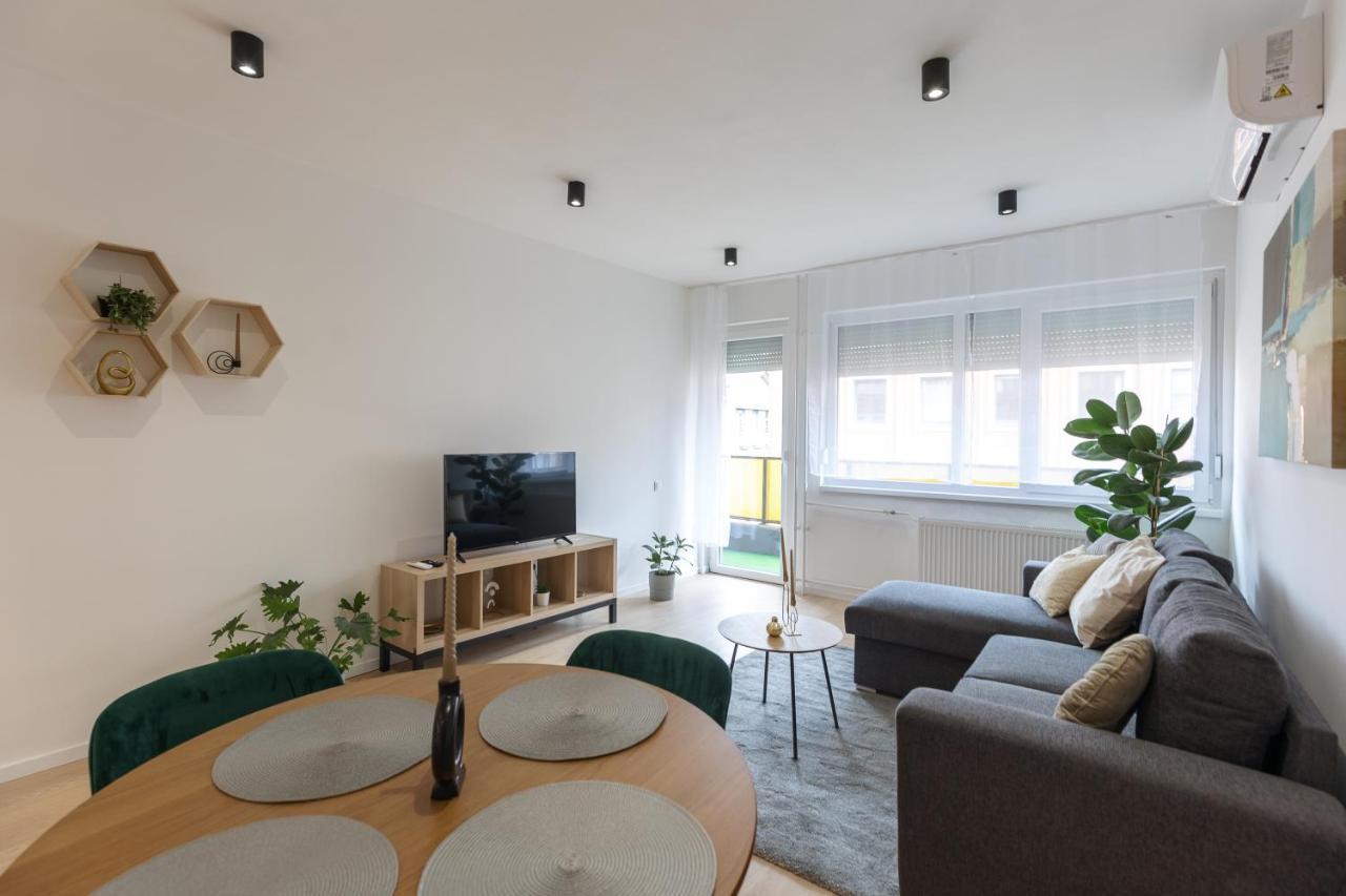 Gems Of - Emerald Apartment