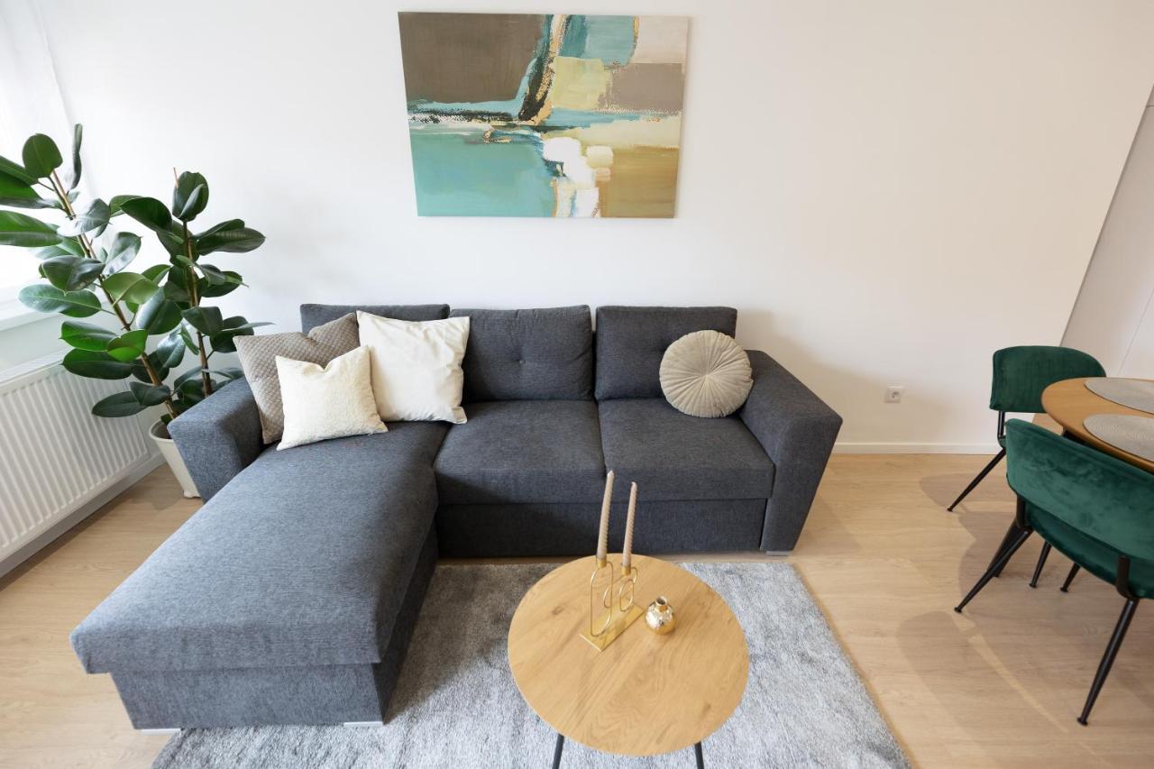 Gems Of - Emerald Apartment