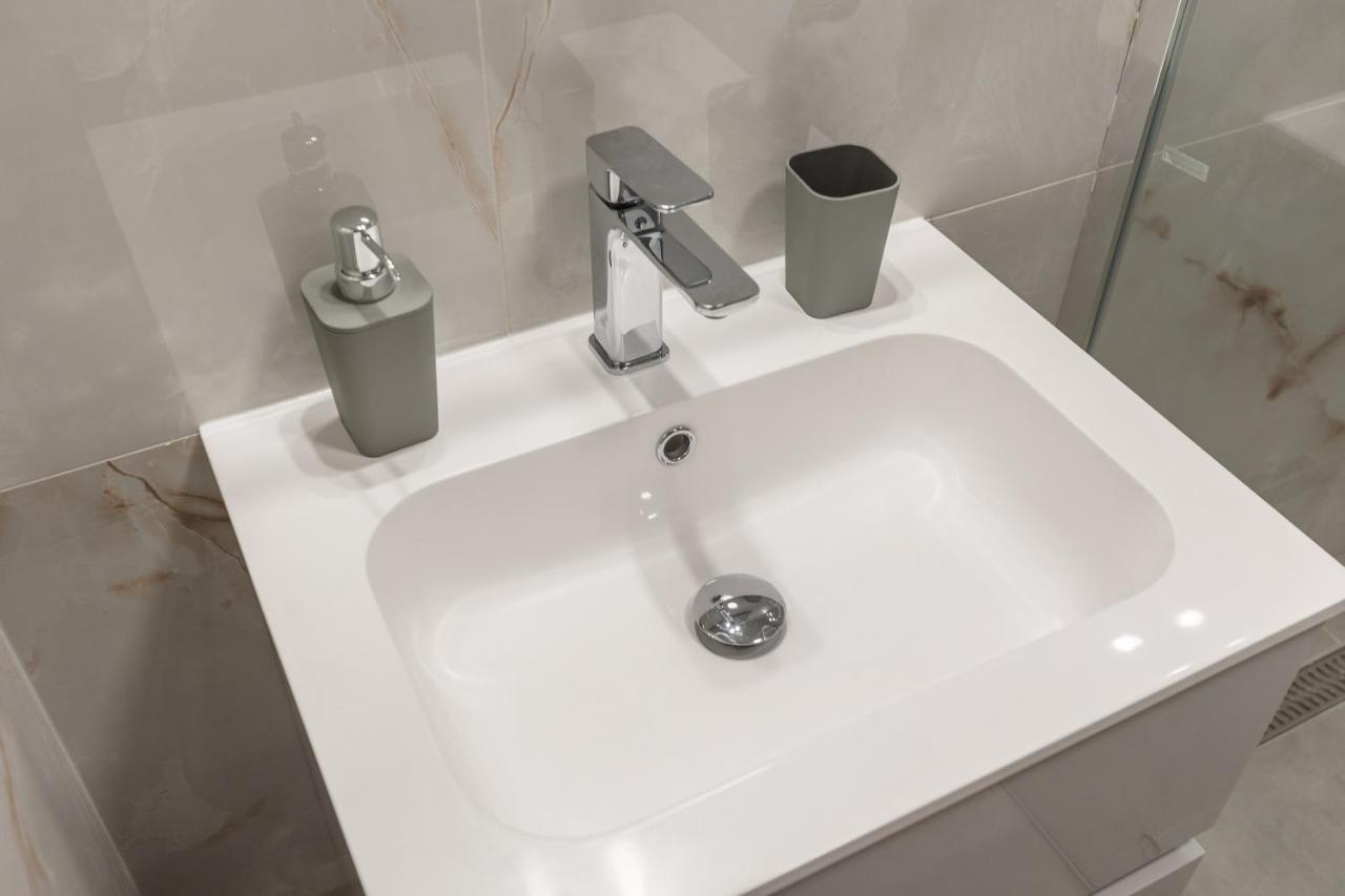 Gems Of - Emerald Apartment *