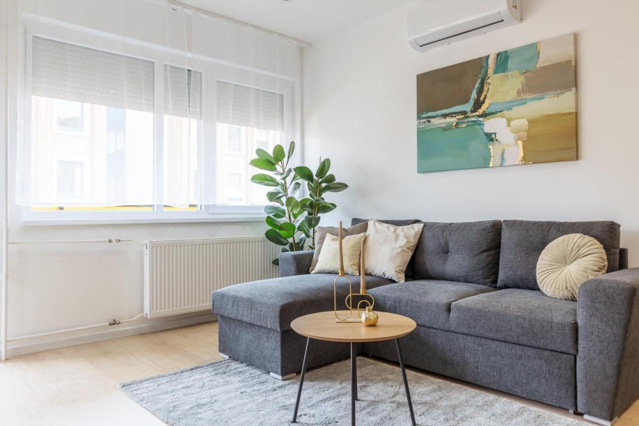 Gems Of - Emerald Apartment *