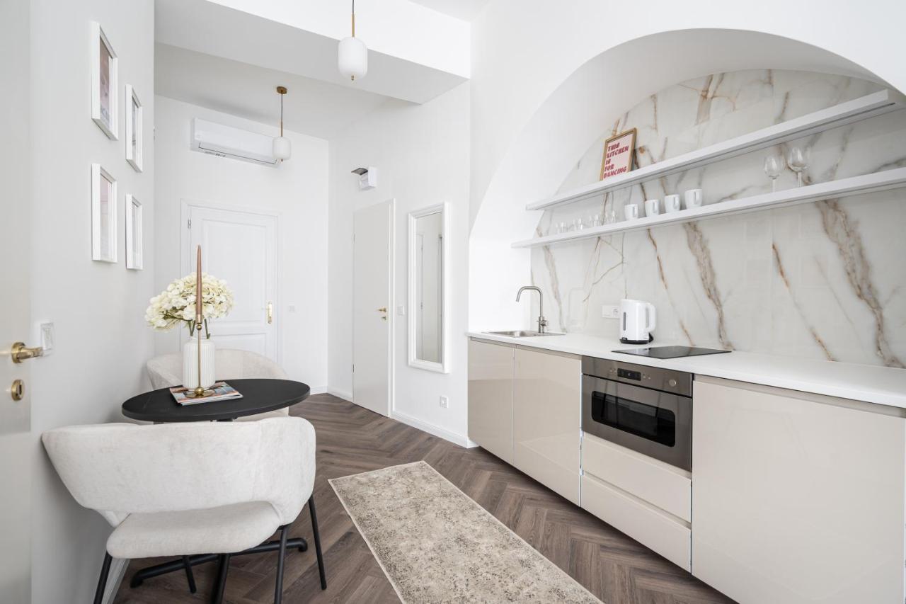 E13 - Grand Boulevard Heritage - Location By Bqa Apartamento *