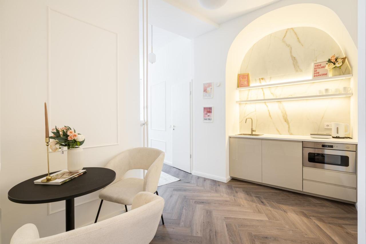 E13 - Grand Boulevard Heritage - Location By Bqa Apartamento