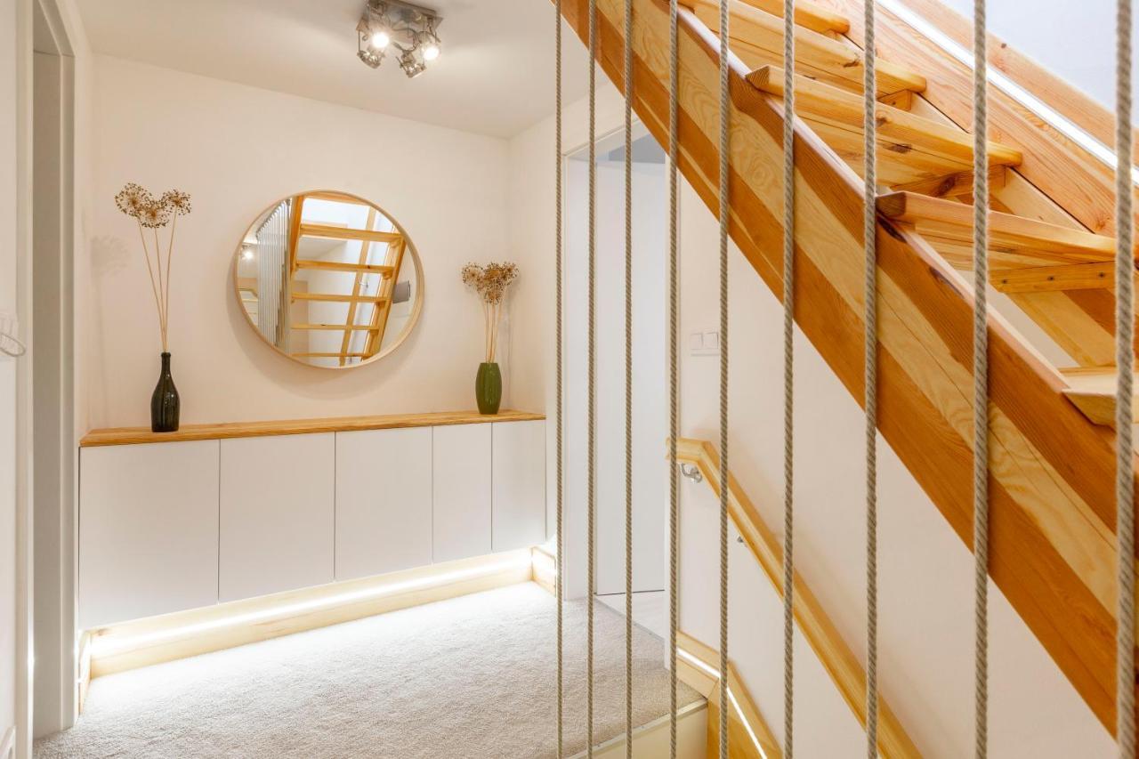 Unique 3 Floor With 4bdrm, 3bthrm