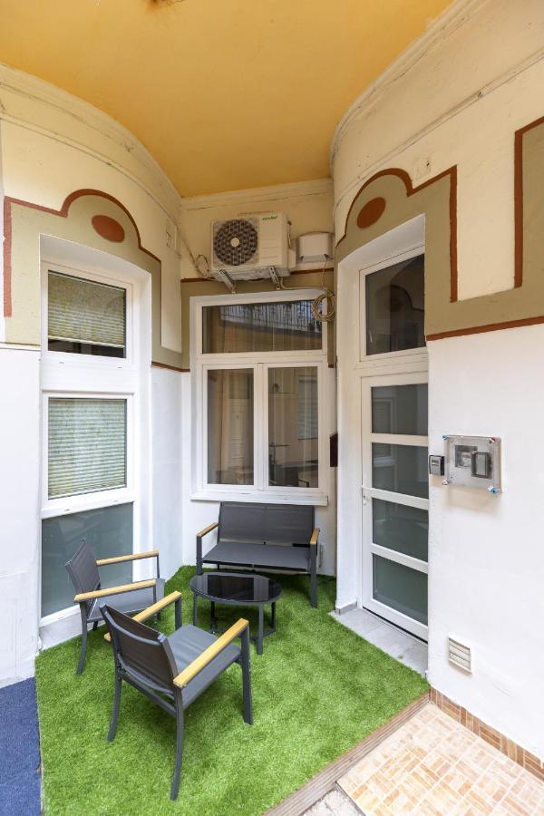 Kazinczy 10 With 3 Bedrooms Apartment Budapest