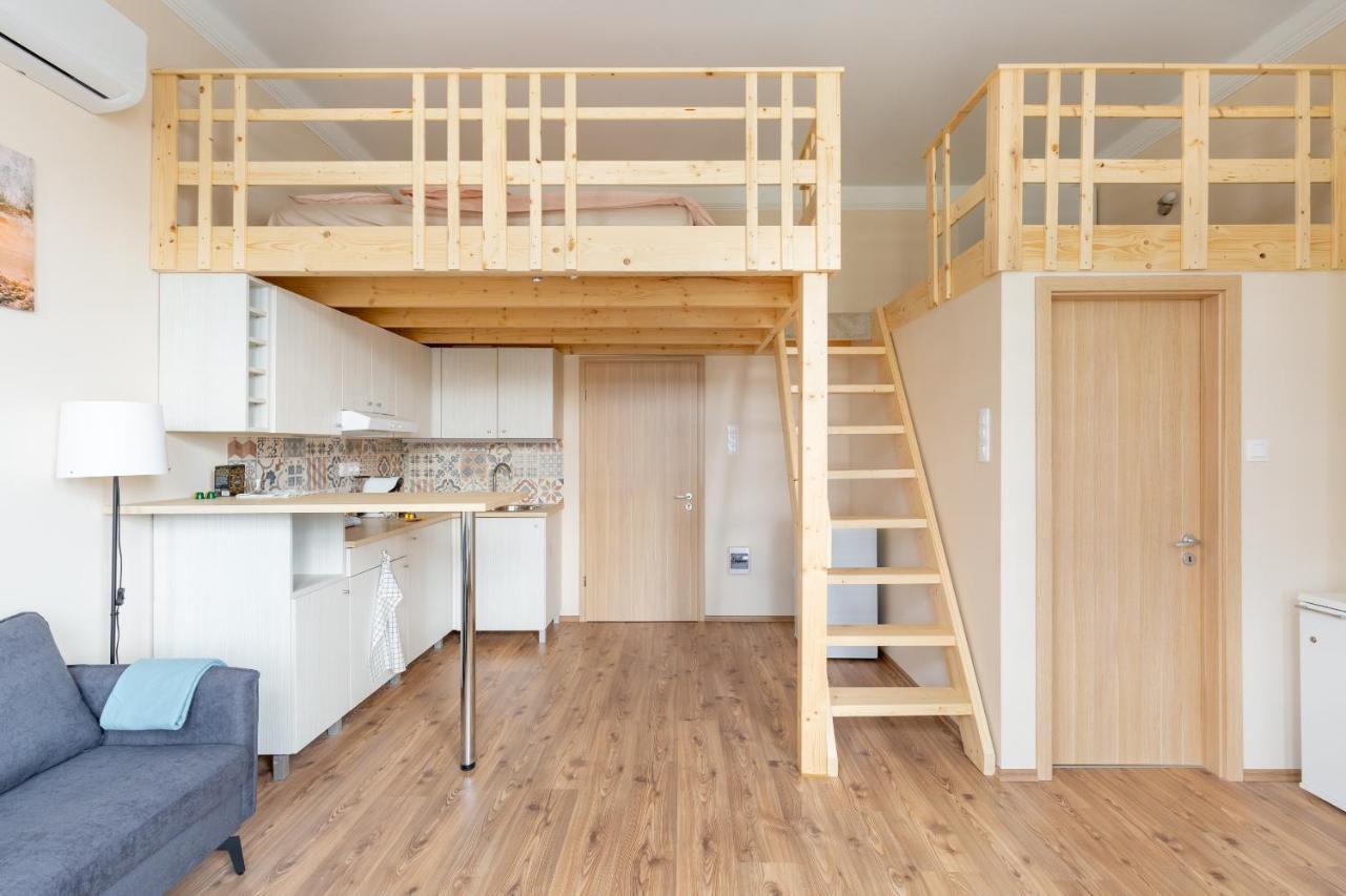 Mezzanine - Air Conditioned *