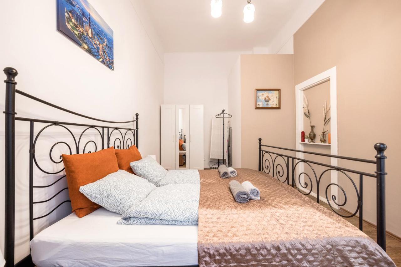 Downtown Tranquility Apartment