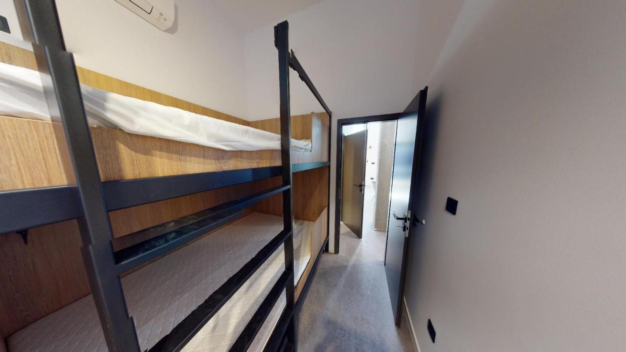Apartment In 10
