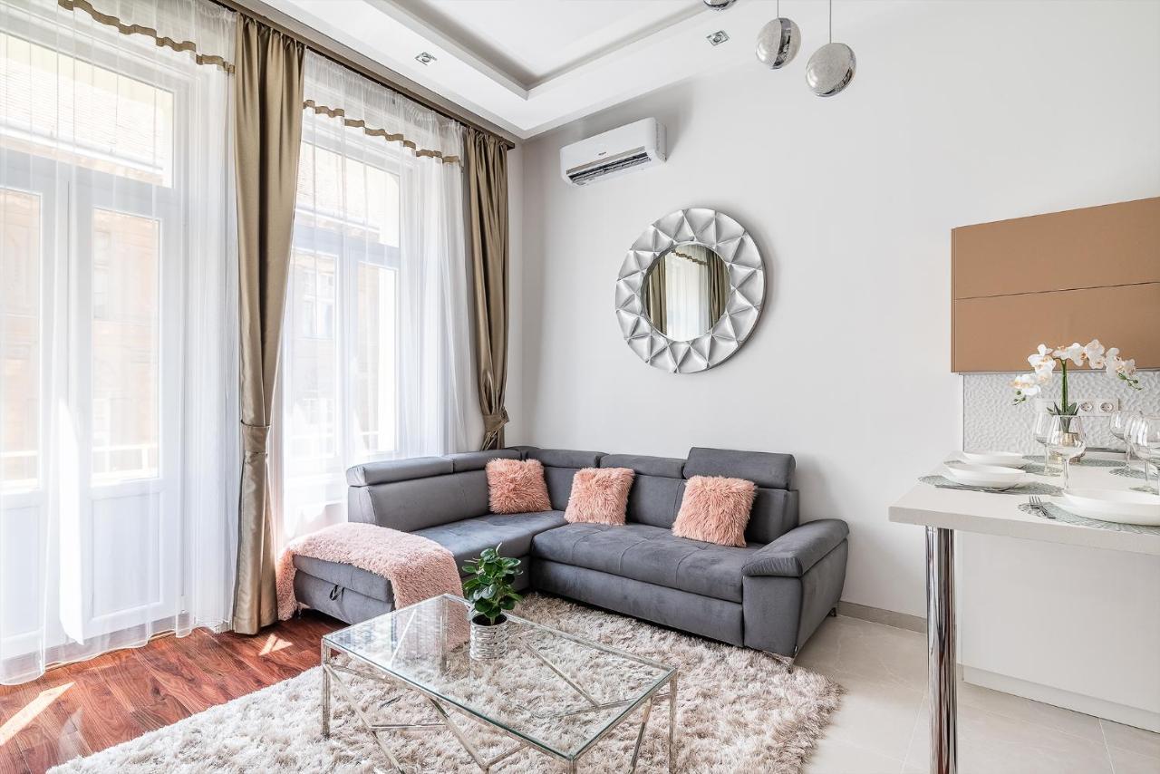 Apartamento Luxury With Free Garage And Balcony In The Center