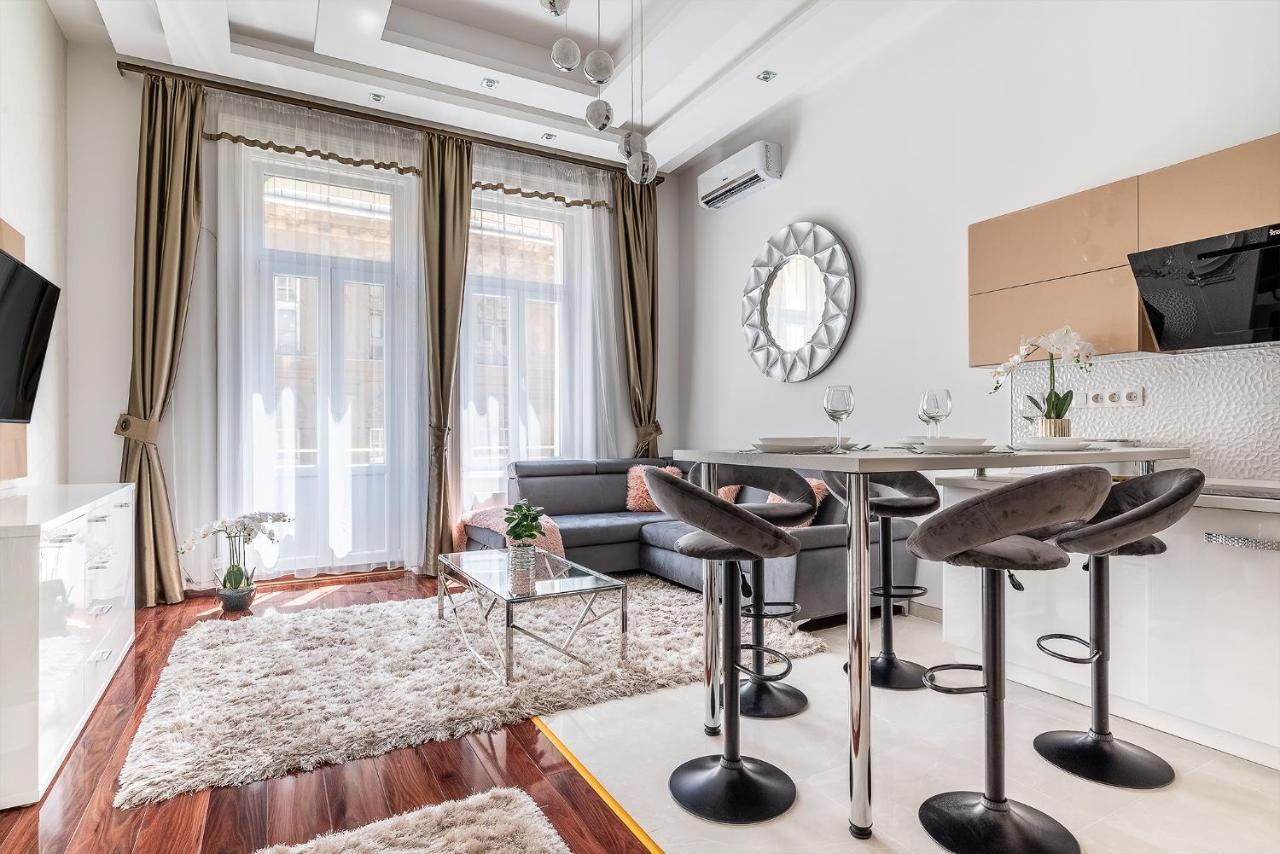 Luxury With Free Garage And Balcony In The Center * Budapest