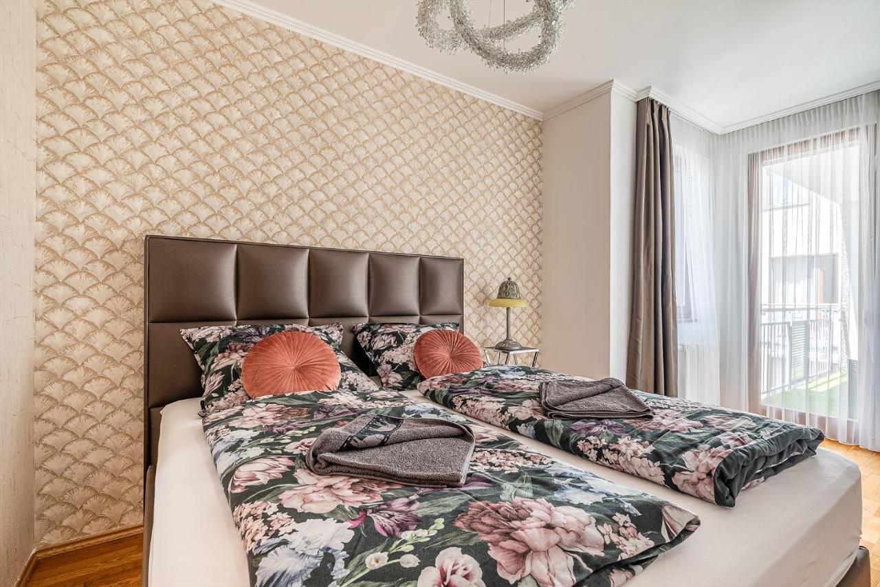 Penthouse Three Bedrooms, Three Balconies With Free Parking In Kiraly Street *