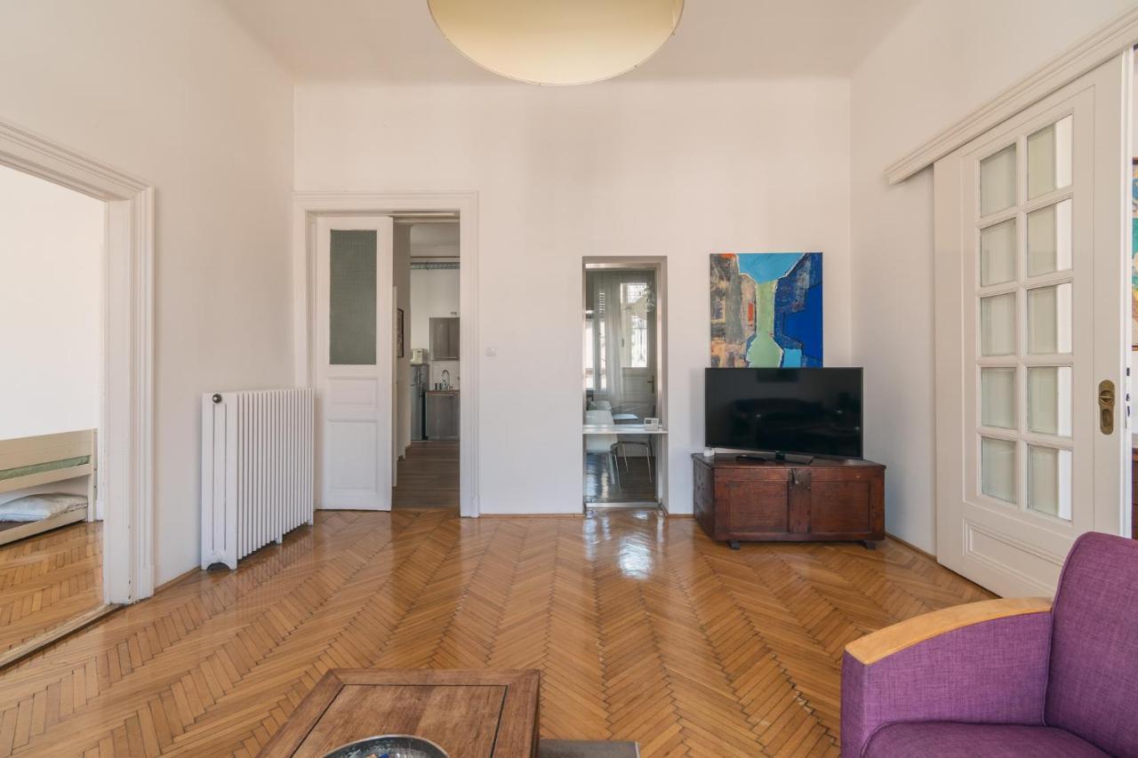 Sunny, Airy, Artsy & Authentic Loft With Balcony Budapešť