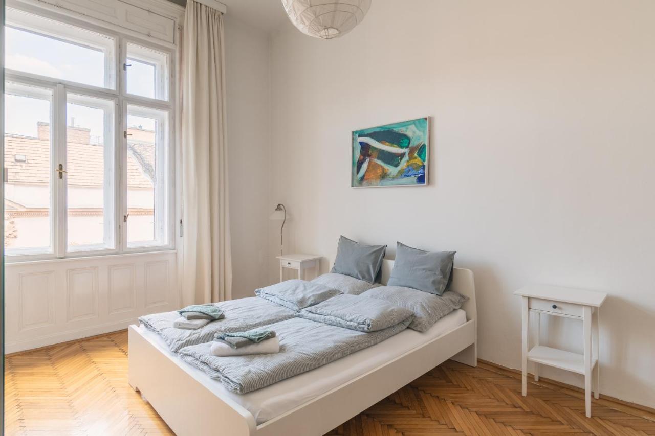 Sunny, Airy, Artsy & Authentic Loft With Balcony Apartmán *