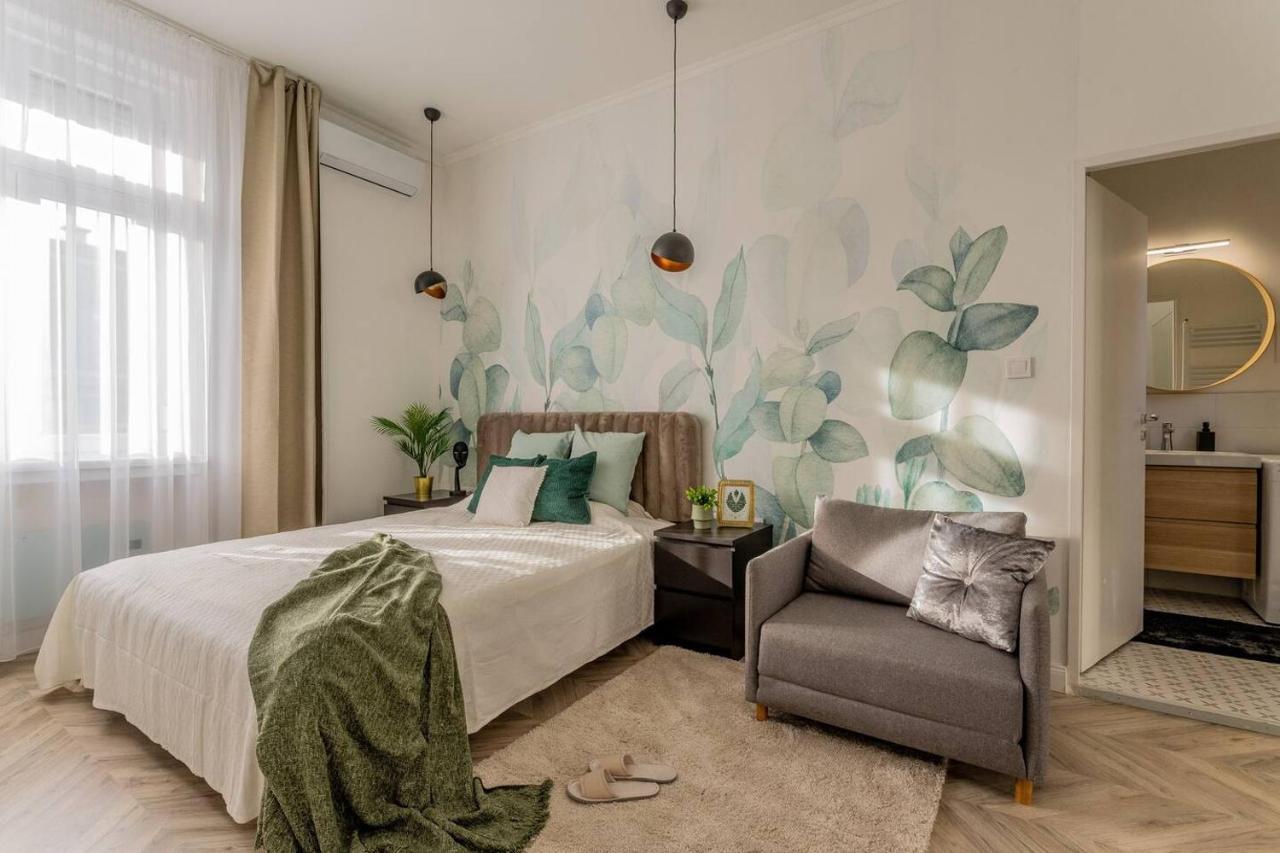 Azure Green Heaven * Budapest