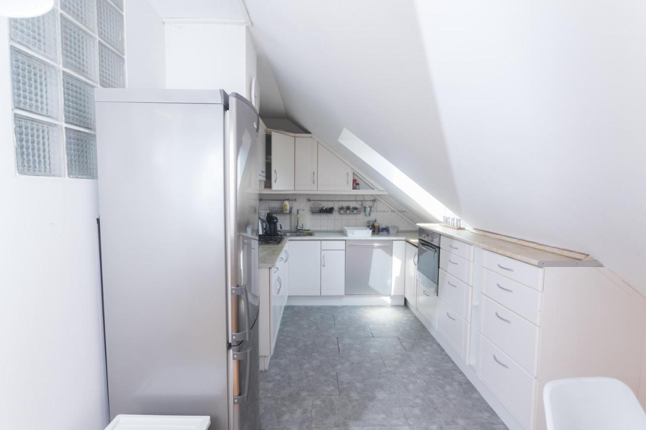 Apartamento Hi-bp Garden City Batsanyi 3 Rooms, Upstairs Near The City Train With Free Parking