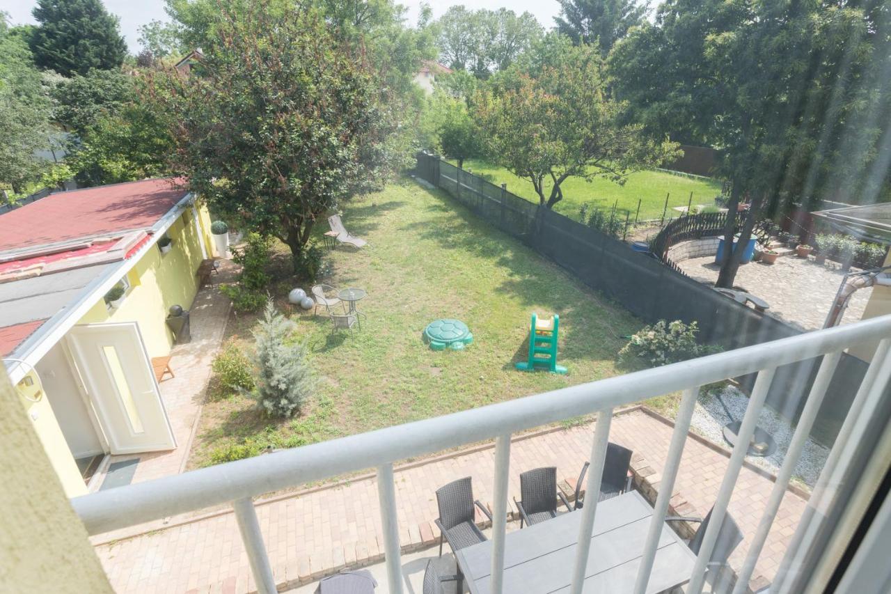 Hi-bp Garden City Batsanyi 3 Rooms, Upstairs Near The City Train With Free Parking Budapeszt