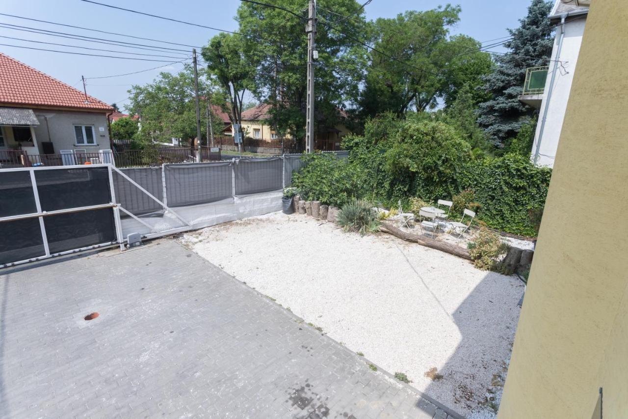 Apartament Hi-bp Garden City Batsanyi 3 Rooms, Upstairs Near The City Train With Free Parking *