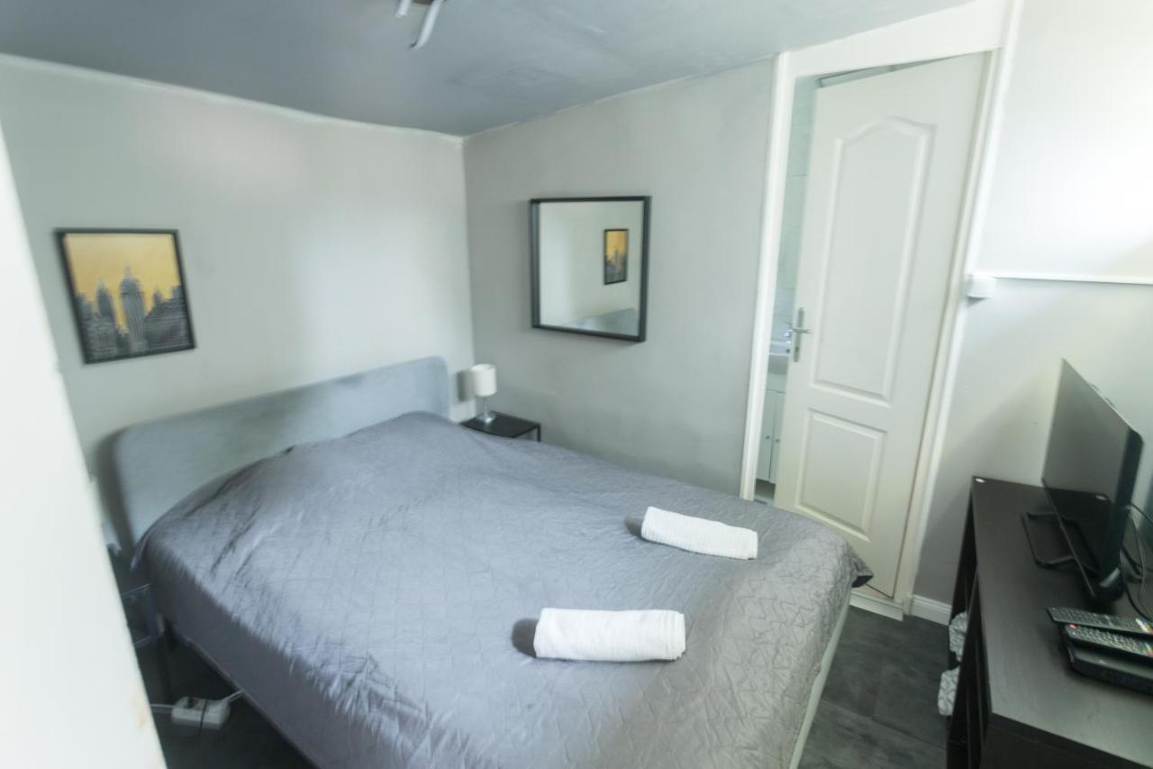 Hi-bp Garden Batsanyi Tiny House Near The Train With Free Parking Appartement Boedapest