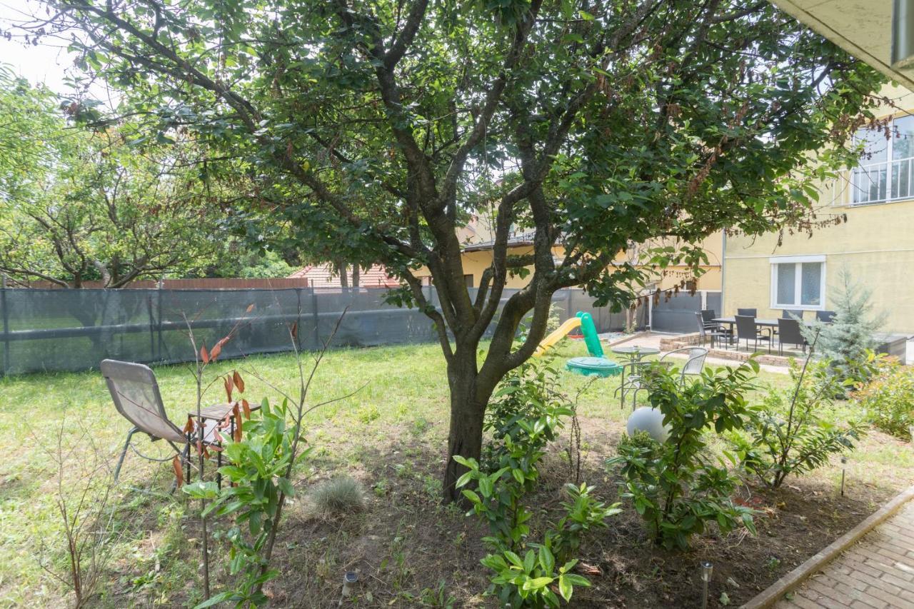 Hi-bp Garden City Batsanyi 3 Rooms, Upstairs Near The City Train With Free Parking Apartament *