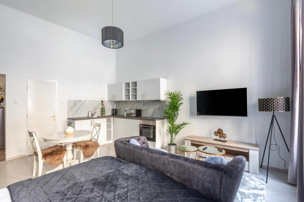 Lh Gallery Apartment