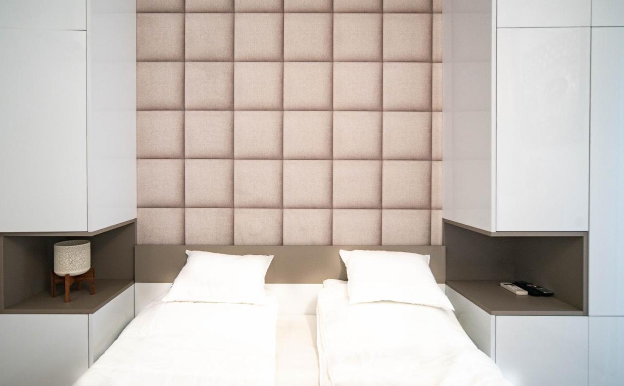 Corvin7 For 2 People, Ac, Fast Wifi * Budapest