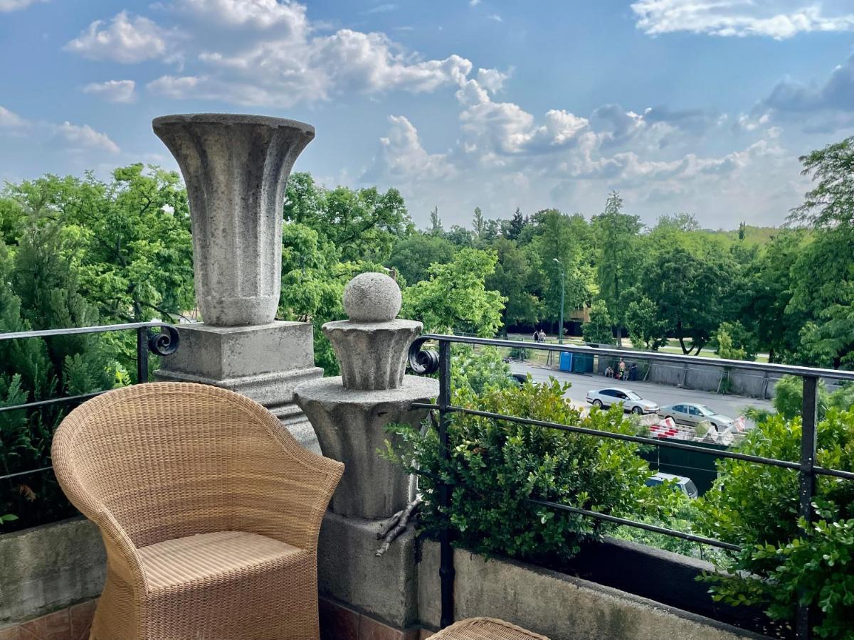With Terrace Overlooking The Park Apartament *
