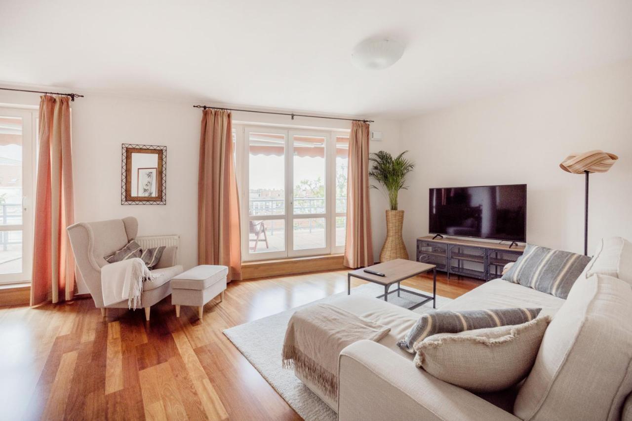 Appartamento Bright And Spacious Penthouse W/ Terrace & Parking Budapest