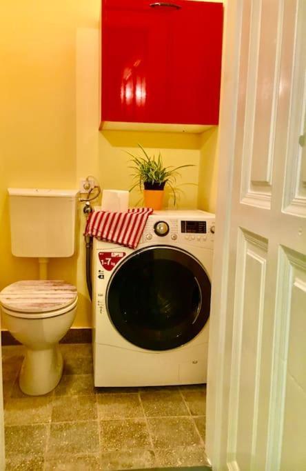 Vintage Studio Apartment, Garden And Free Parking
