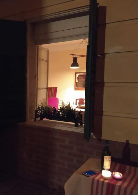 Vintage Studio Apartment, Garden And Free Parking Lejlighed