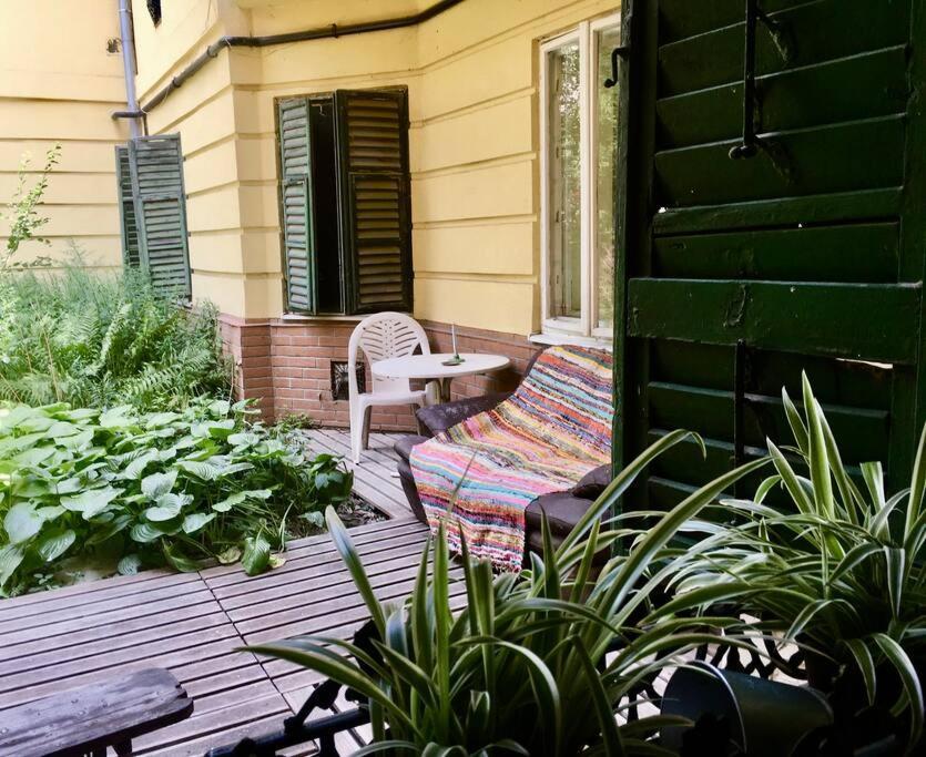 Vintage Studio Apartment, Garden And Free Parking Budapest