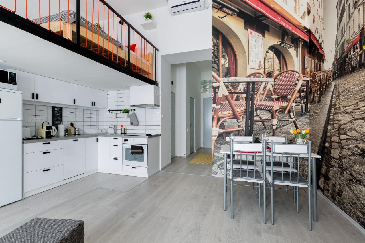 Cobblestone Quarters With A Wave Of Colour Apartamento *