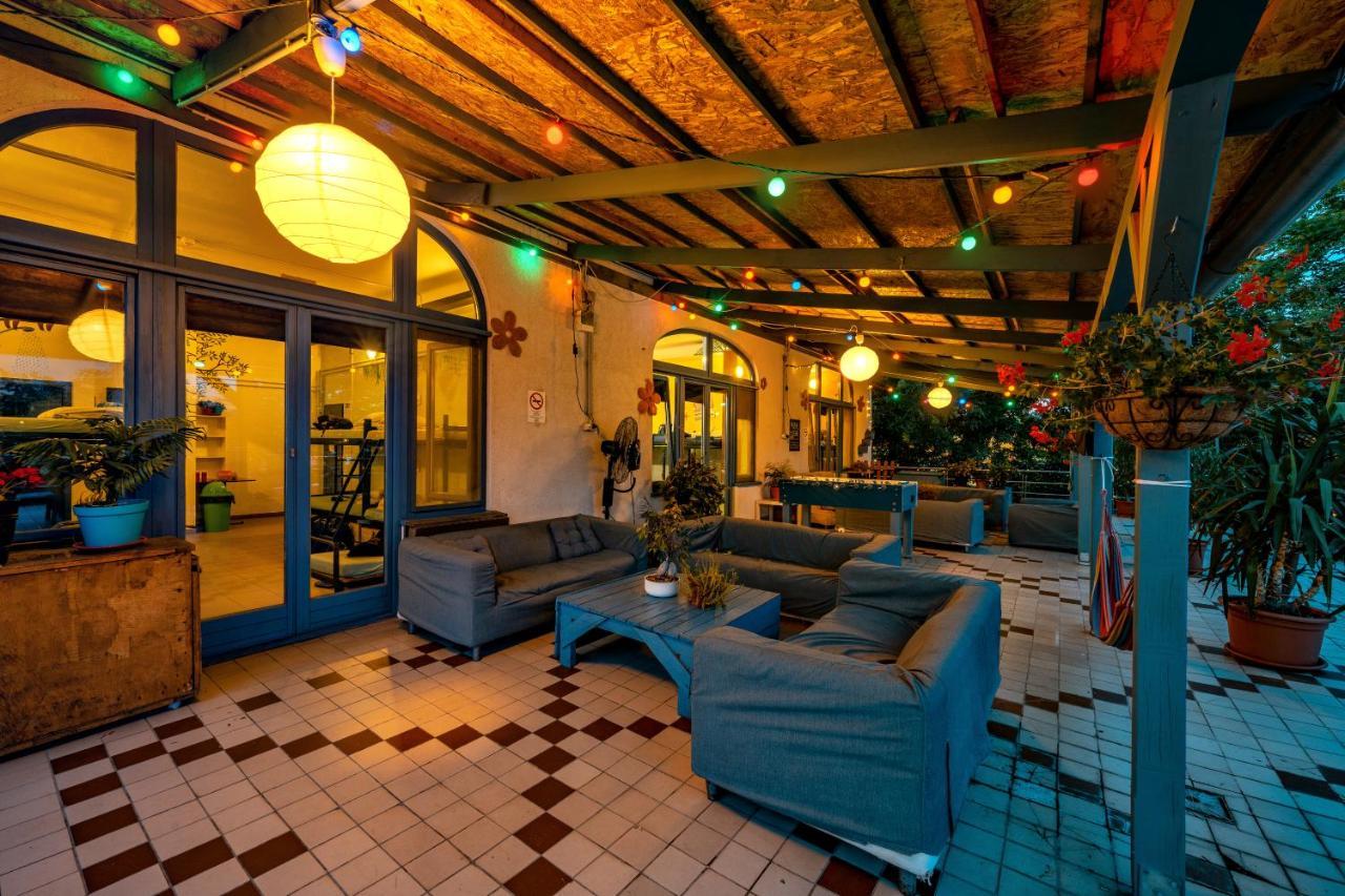 Hostel Island (adults Only) *