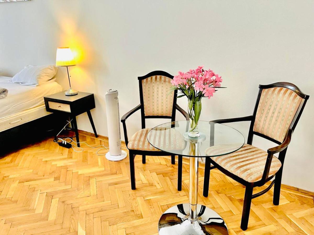 City Rooms Hostel *