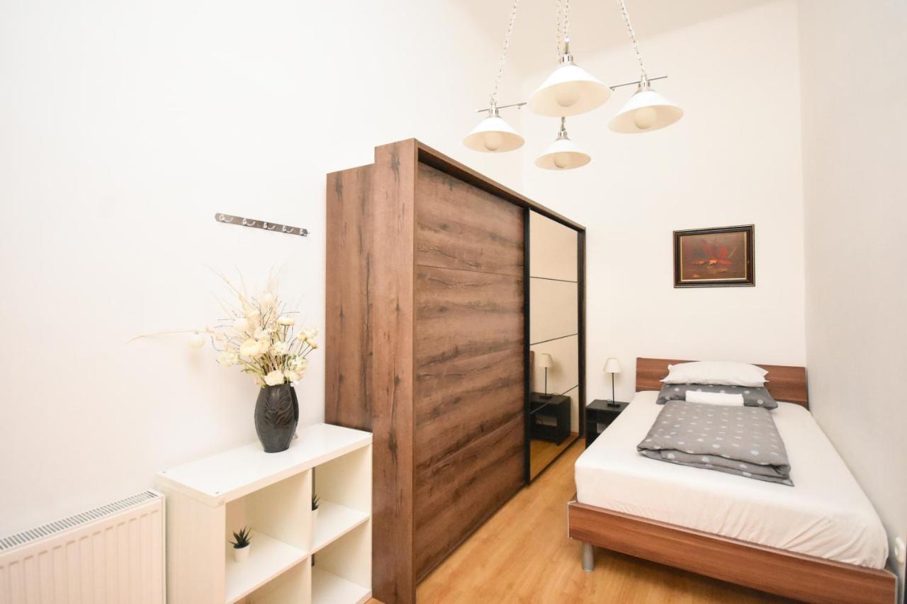 Modern & Huge 4 Bedroom 2 Bathroom