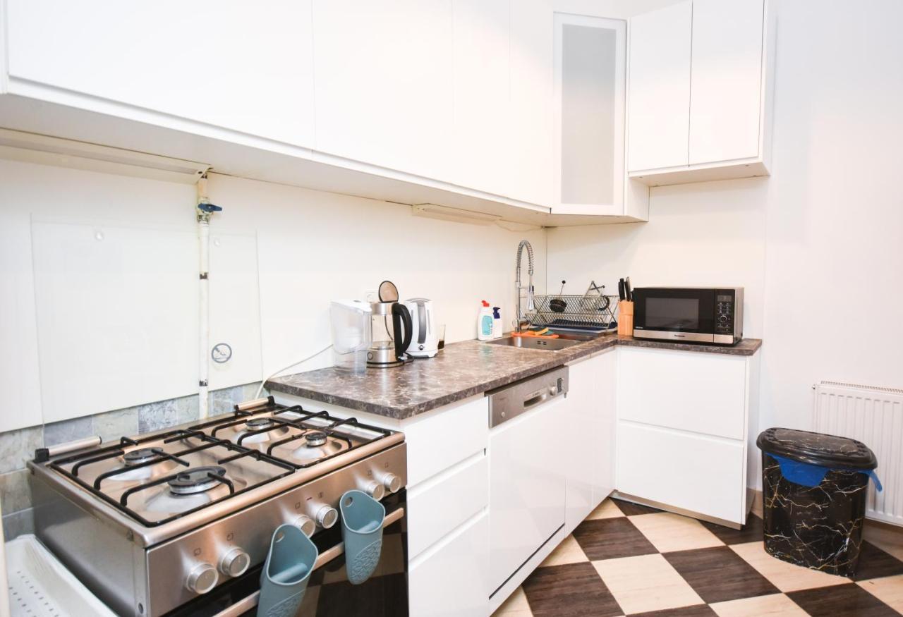 Modern & Huge 4 Bedroom 2 Bathroom * Budapest
