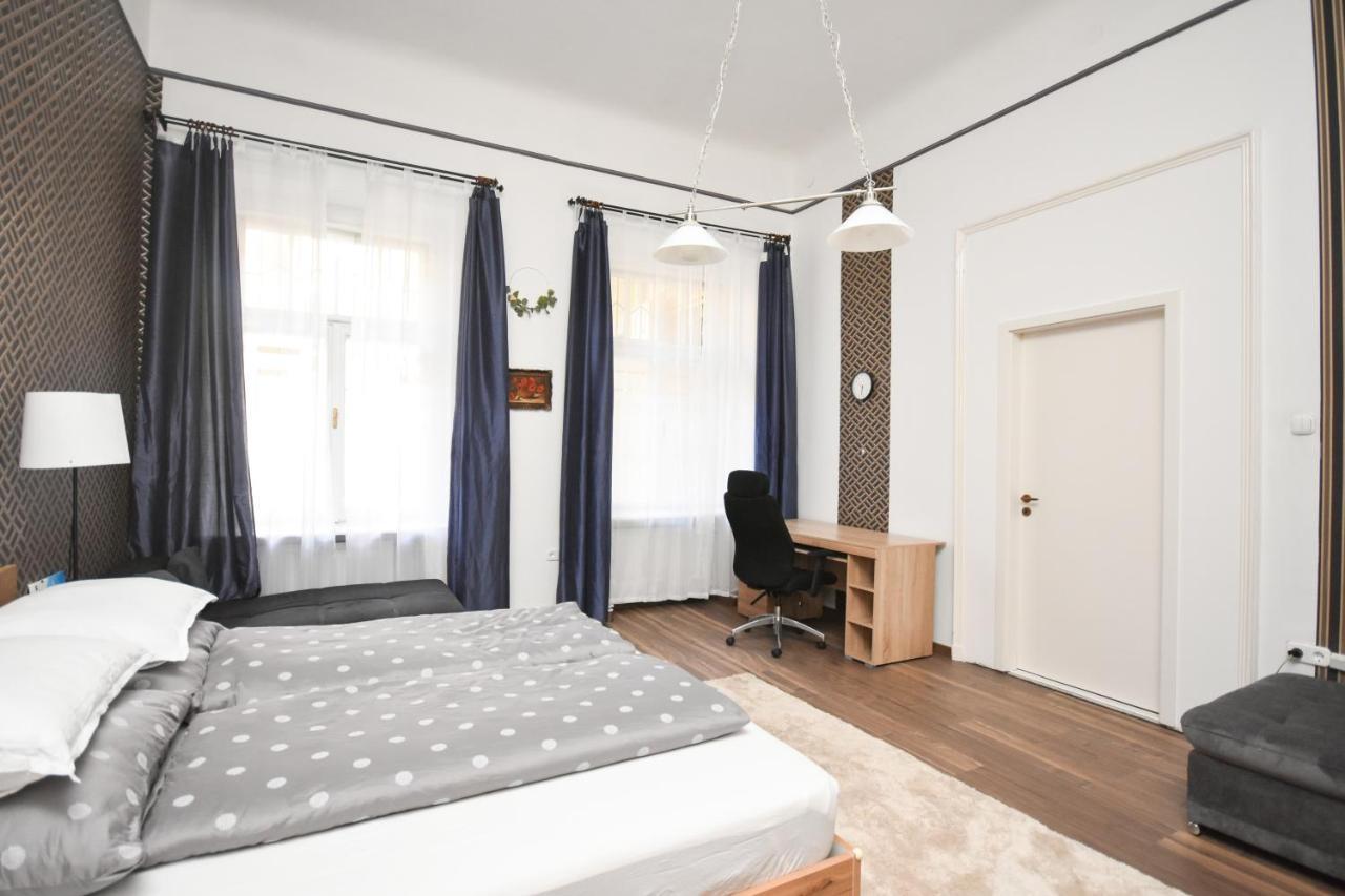 Apartment Modern & Huge 4 Bedroom 2 Bathroom Budapest