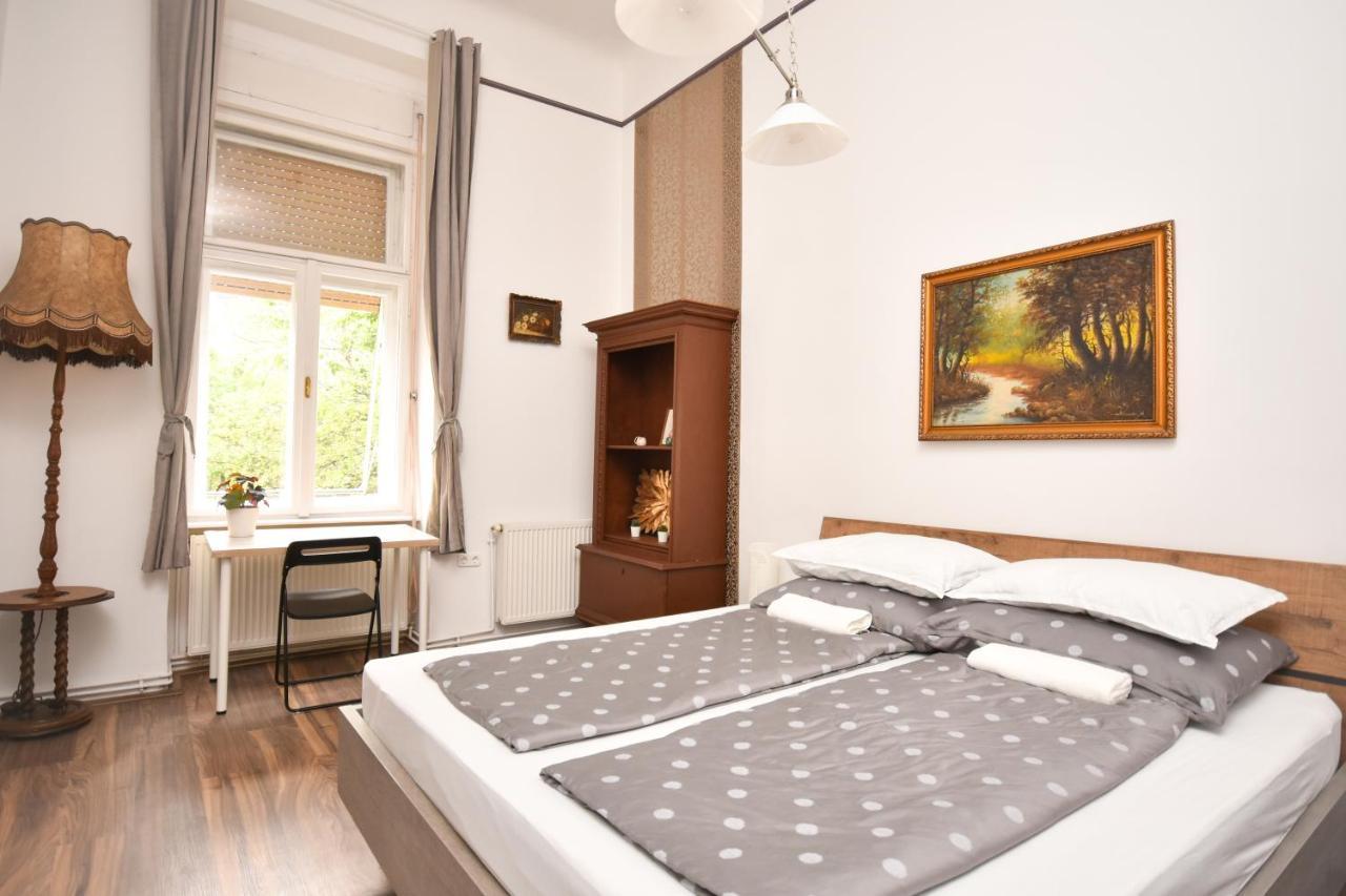 Modern & Huge 4 Bedroom 2 Bathroom * Budapest