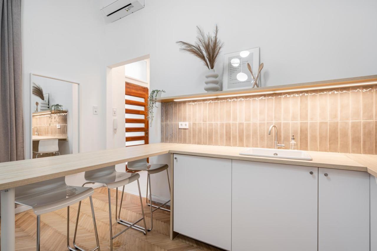 K10 - Kazinczy Street Heritage - Location By Bqa Apartment Budapest