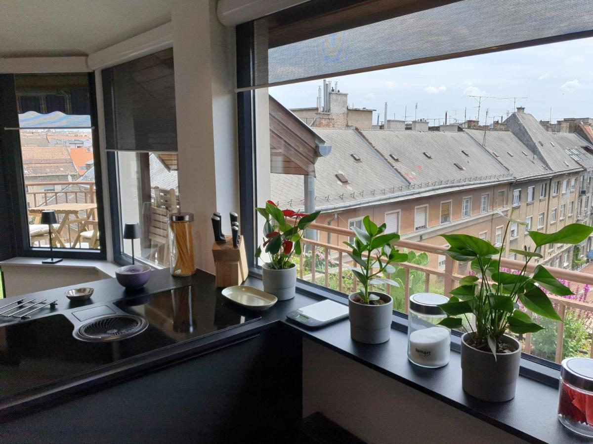 Modern Floor Loft With Balcony *