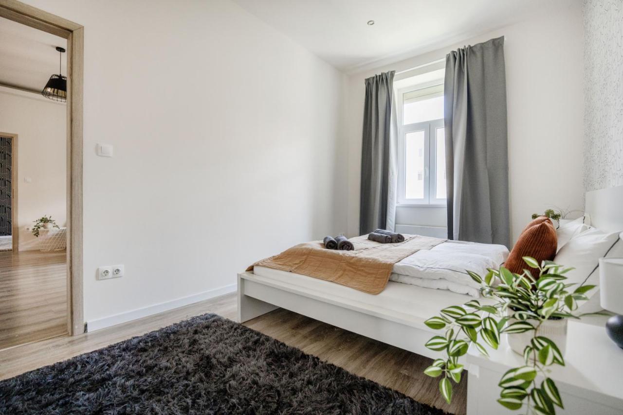 Casadeco Inspired Minimalist W/ New York Cafe Views Apartamento Budapest