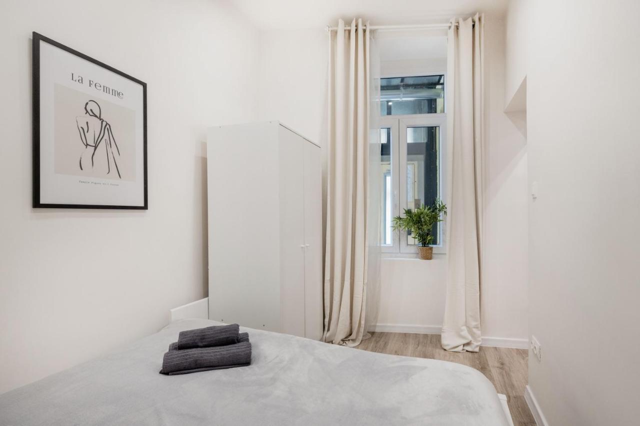 Casadeco Inspired Minimalist W/ New York Cafe Views Budapest