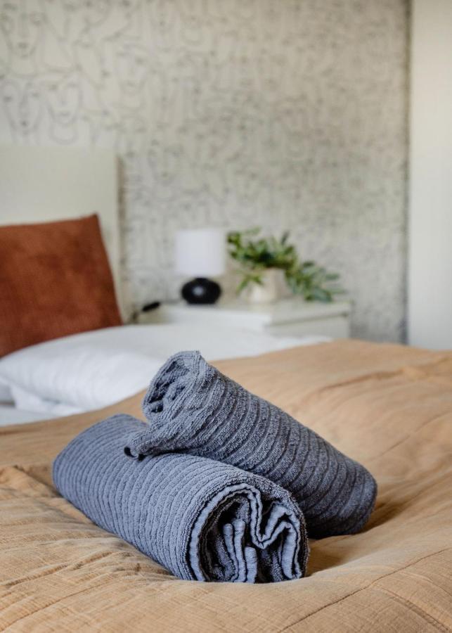 Casadeco Inspired Minimalist W/ New York Cafe Views