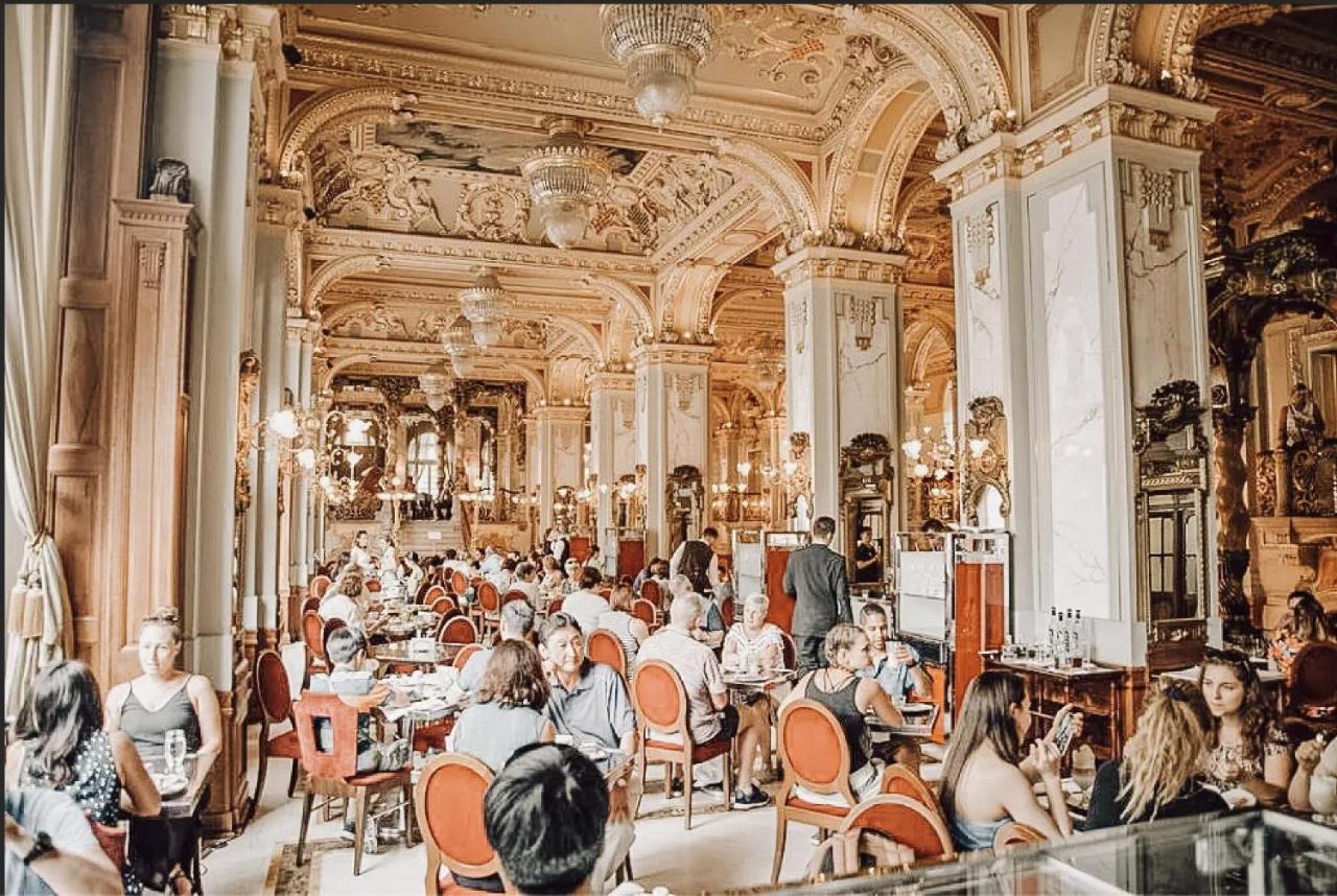 Casadeco Inspired Minimalist W/ New York Cafe Views Budapest