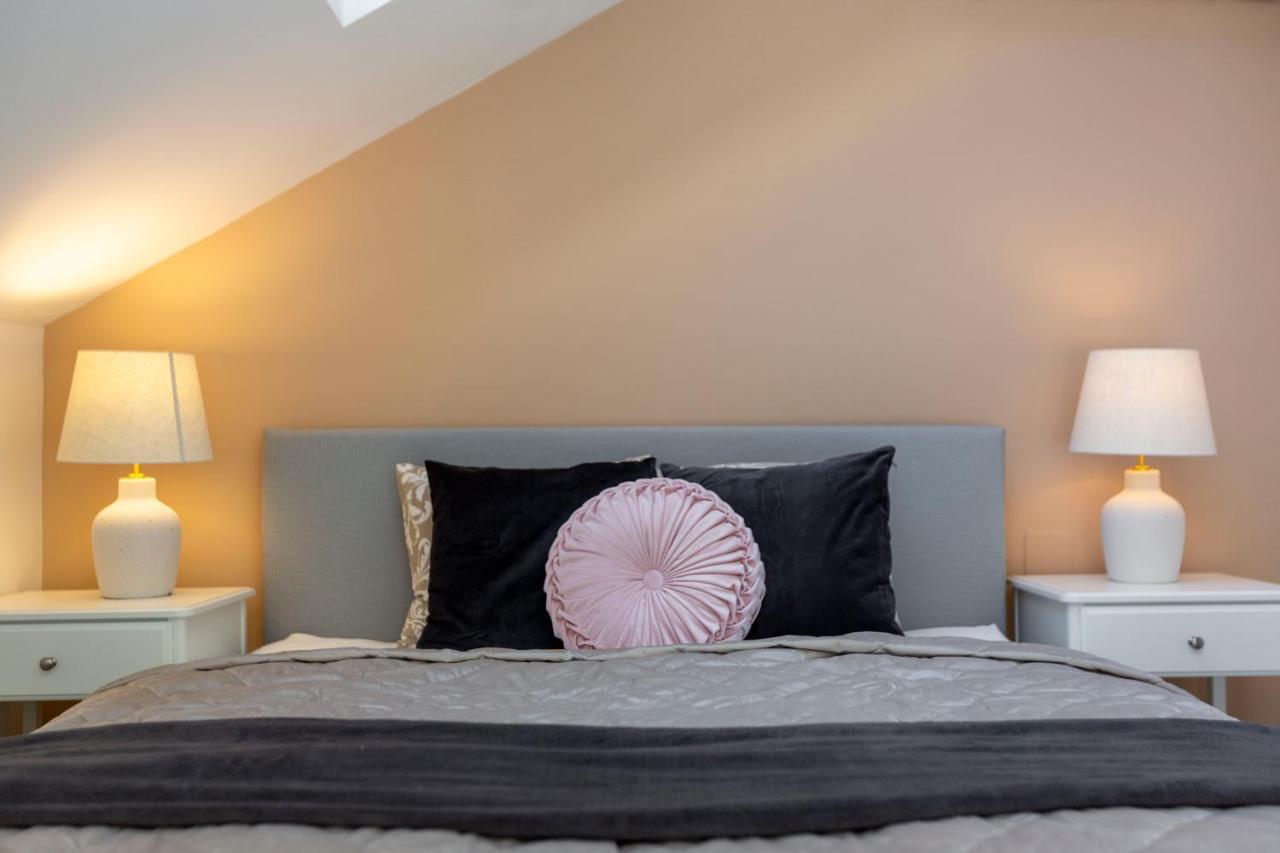Unique 3 Floor With 4bdrm, 3bthrm *