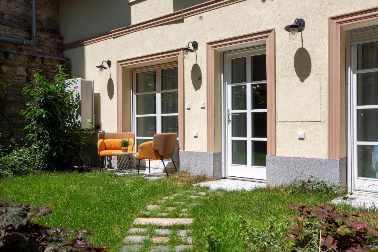 Unique 3 Floor With 4bdrm, 3bthrm Apartment *