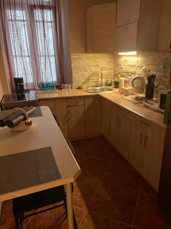Clark Apartman ** *