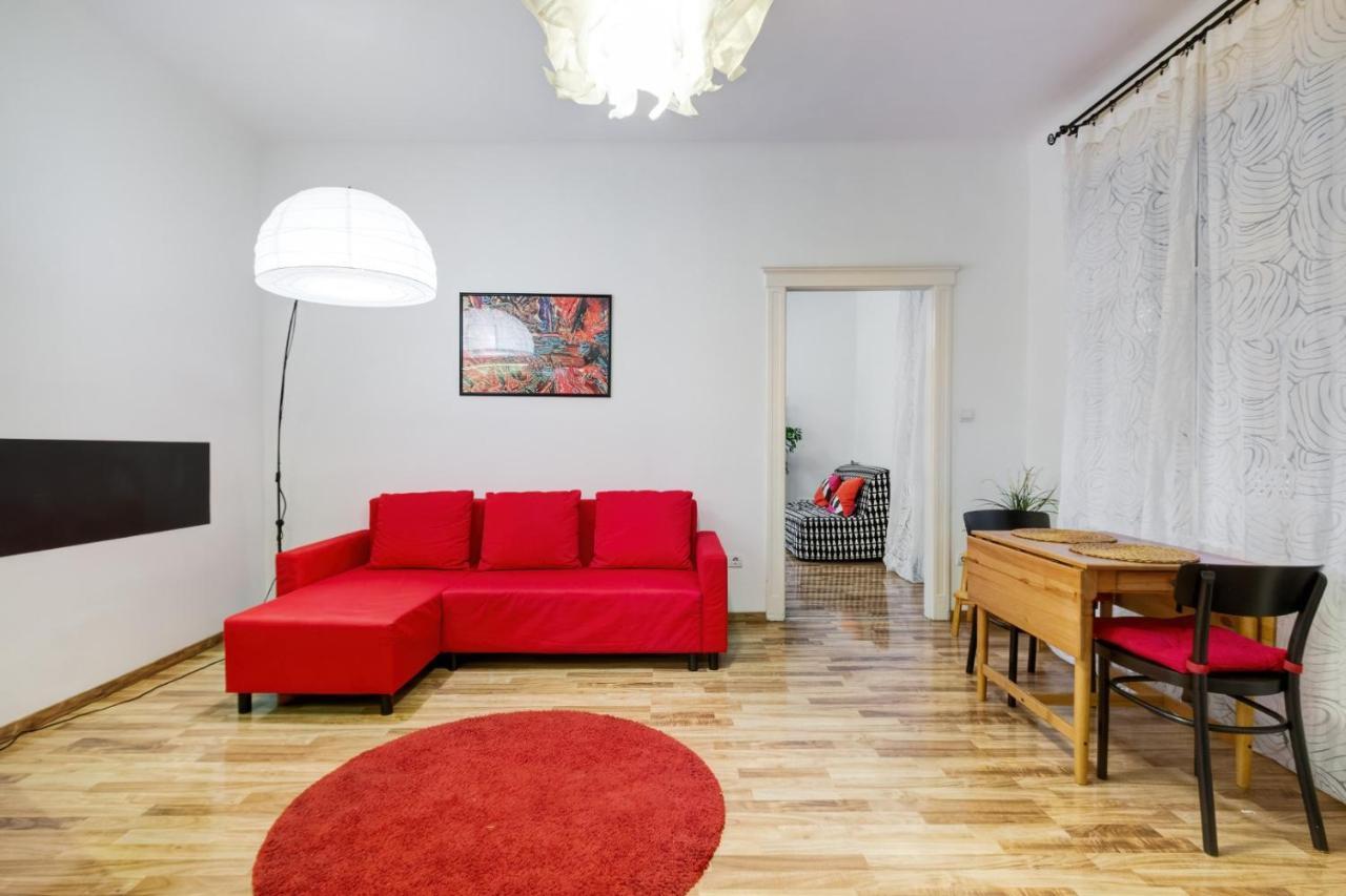 Julie's Flat * Budapest