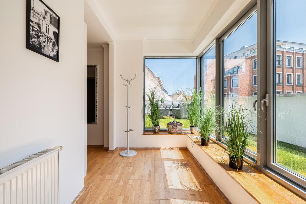 Penthouse Three Bedrooms, Three Balconies With Free Parking In Kiraly Street Budapest