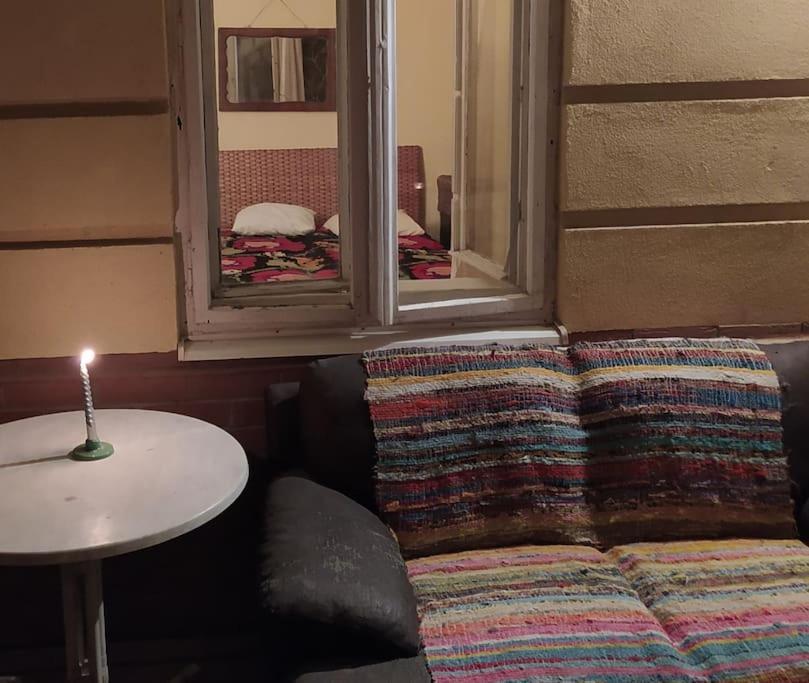 Vintage Studio Apartment, Garden And Free Parking Lejlighed *